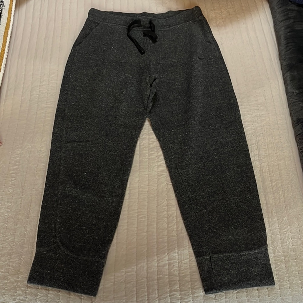 LAST CHANCE - Nike Cropped Sweatpants